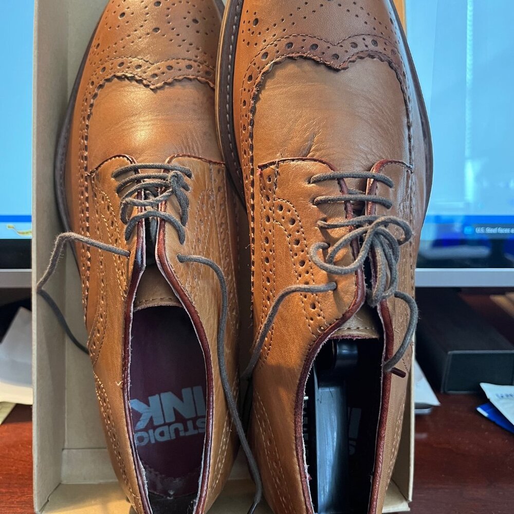 Studio Ink men's 8 Wing tip Oxford dress shoes